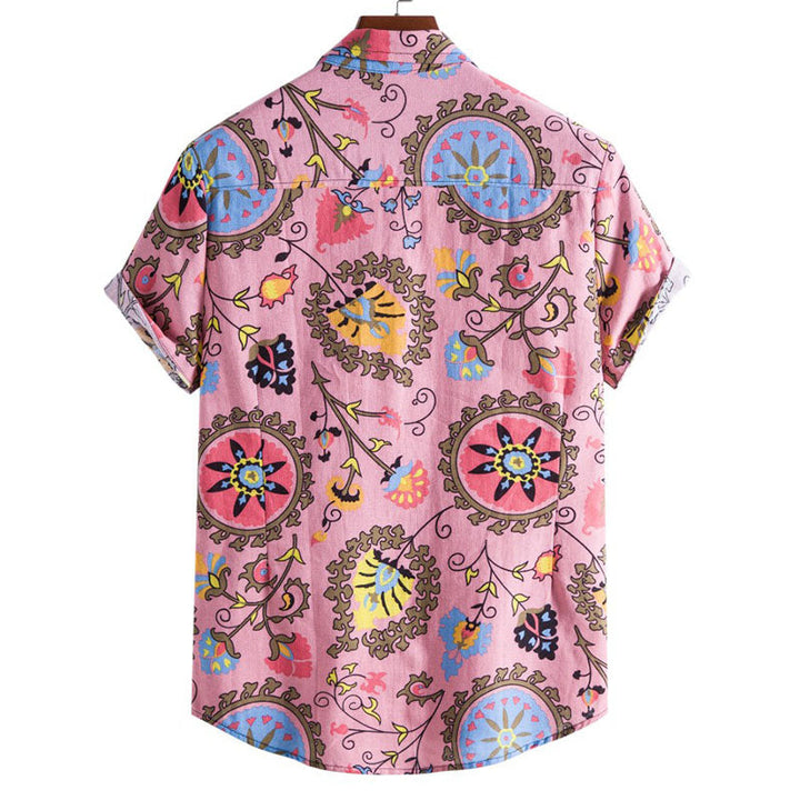 Chemise rose à manches courtes pour homme avec un imprimé frappant