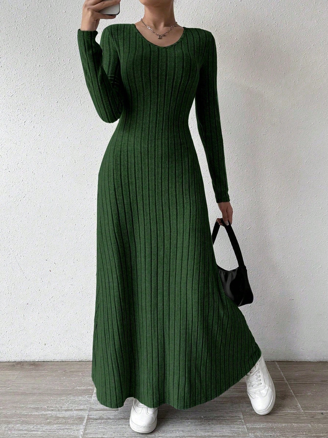 Robe en maille ajustée à silhouette côtelée pour femmes - Brynja