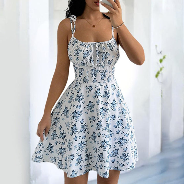 Robe courte à bretelles et volants de style estival - Amalia