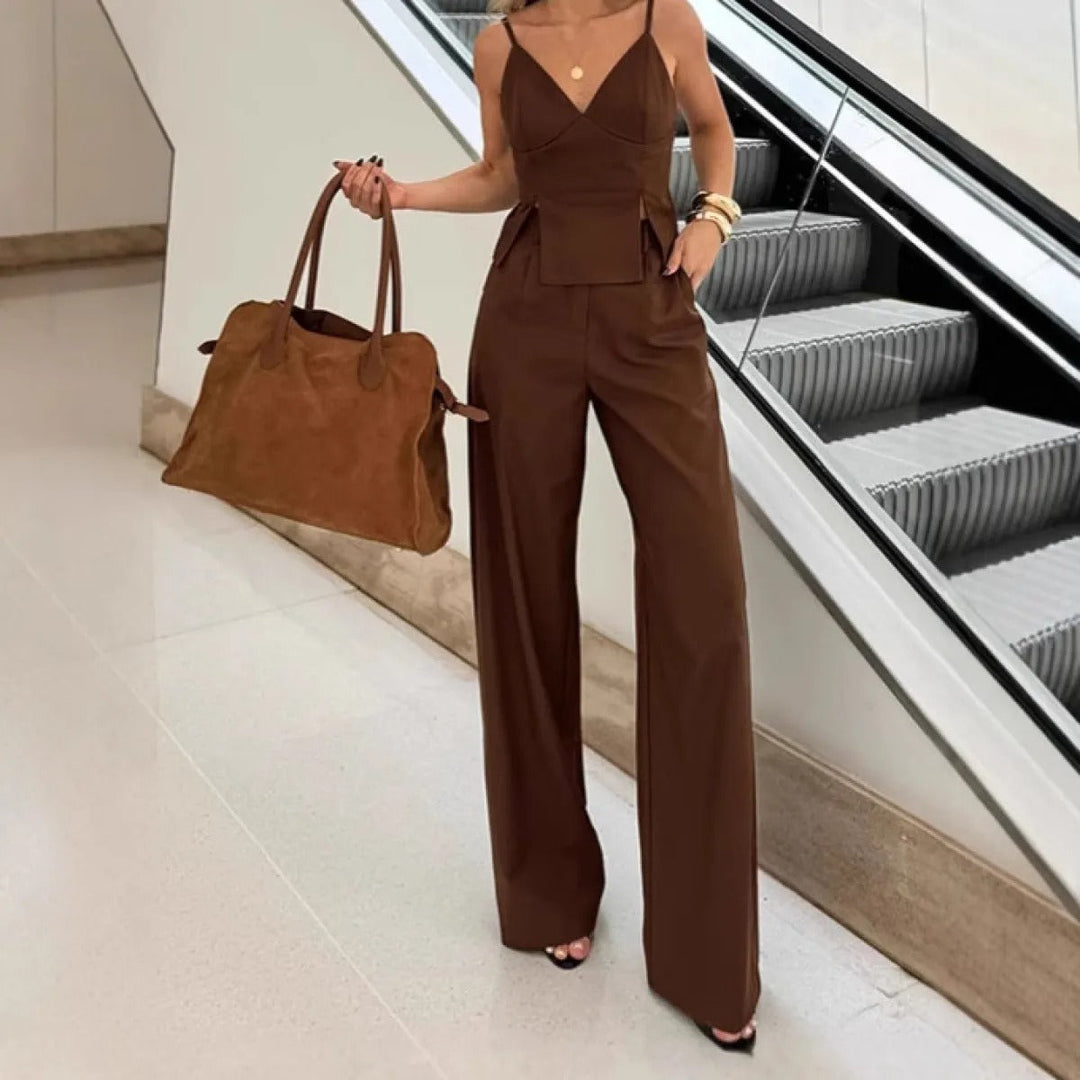 Ensemble pantalon femme avec bretelles et décolleté en V minimaliste - Renata
