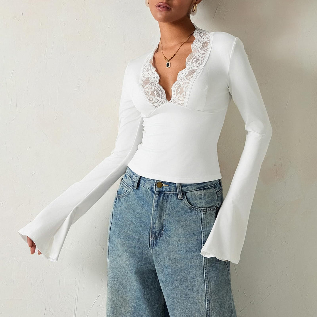 Sissi - T-shirt à encolure en V moulante en dentelle