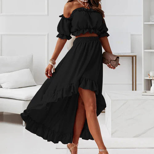 Jupe et top élégants avec volants et épaules dénudées, parfaits pour un look féminin et sophistiqué, idéal pour les occasions spéciales.