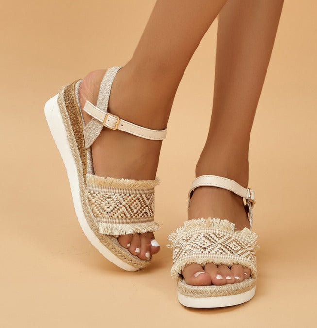 Sandales compensées crème à motif tressé pour femme - Arabelle