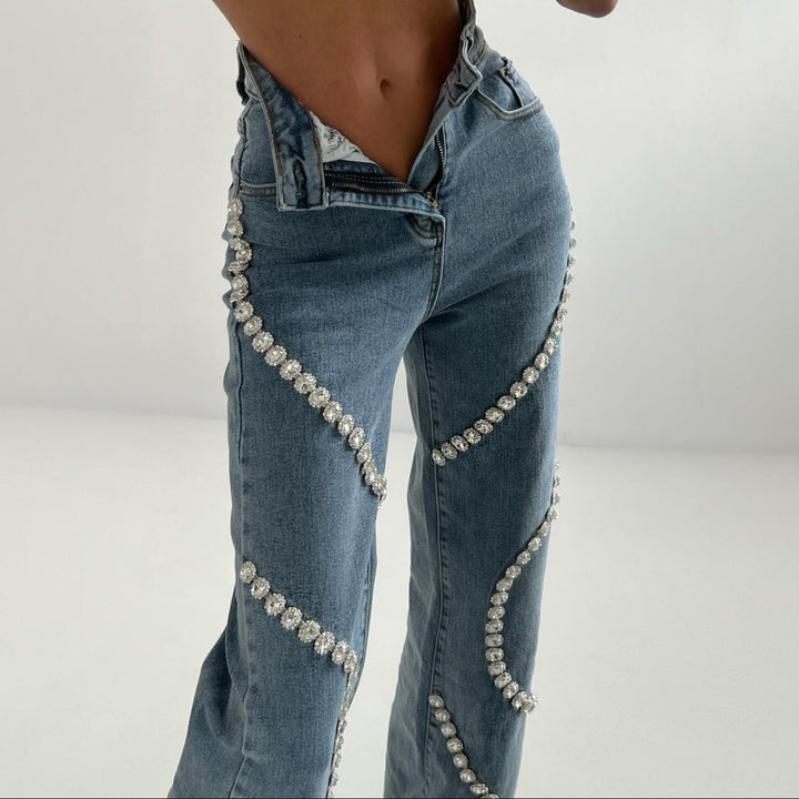 Jean pour femme avec strass décoratifs coupe droite - Eloísa