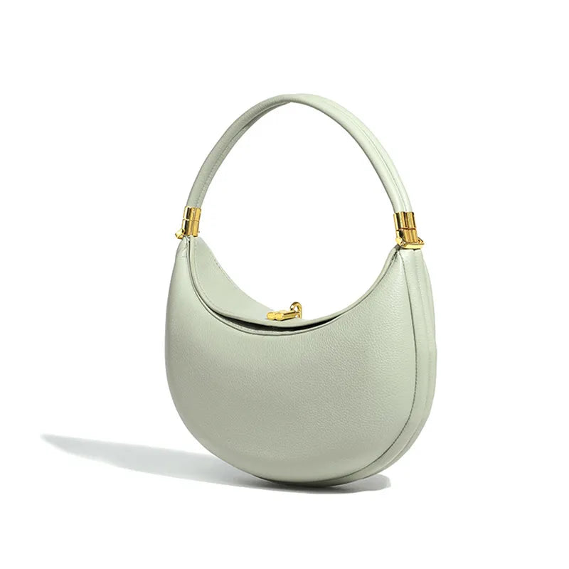 Sac demi-lune en cuir végétalien avec accessoires dorés - Yuna