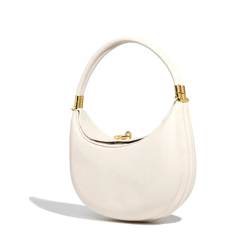 Sac demi-lune en cuir végétalien avec accessoires dorés - Yuna