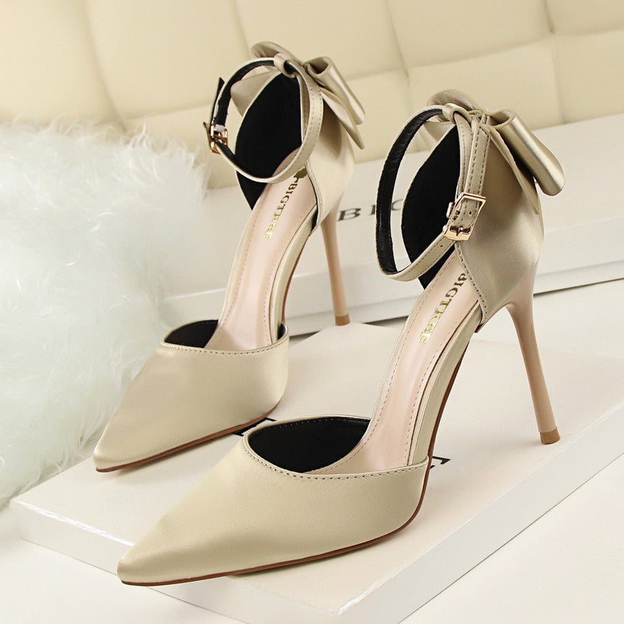 Chaussures à talons en cuir verni pour femmes avec détails métalliques - Adriana