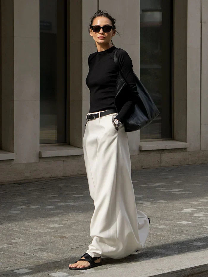 Élégante jupe à coupe en H au design simple et raffiné, parfaite pour un look classique et sophistiqué
