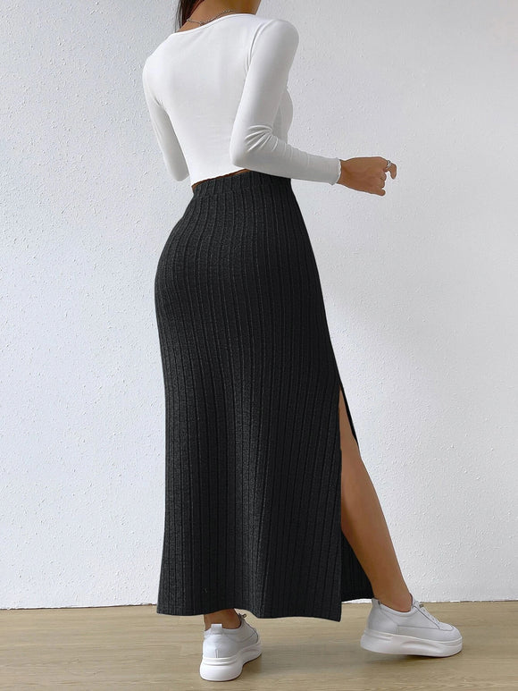 Jupe en maille avec fente latérale confortable et raffinée, idéale pour un look décontracté et moderne