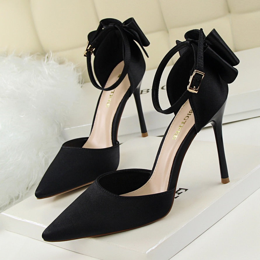 Chaussures à talons en cuir verni pour femmes avec détails métalliques - Adriana