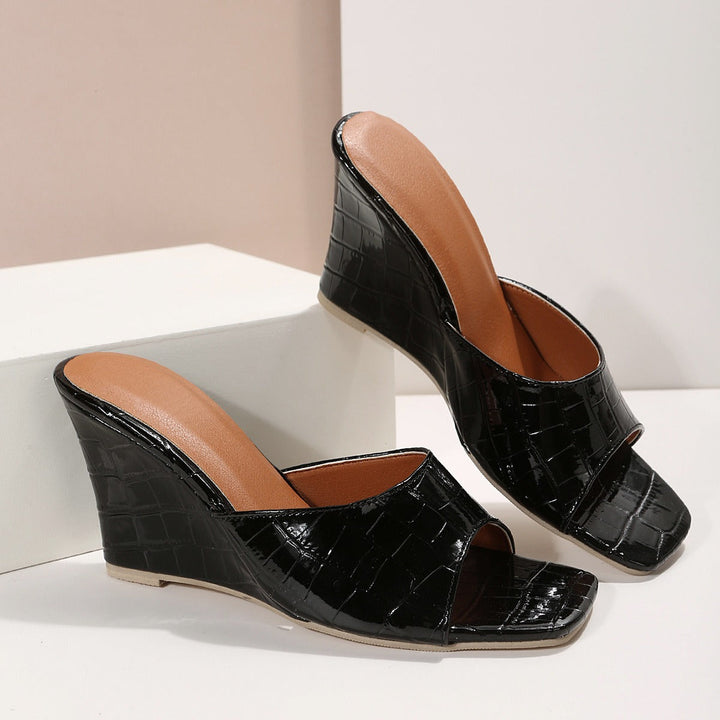 Sandales à talon compensé pour femmes avec texture crocodile ouverte - Noelia