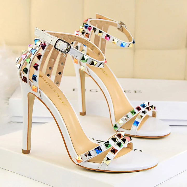 Sandales à talons de style romain pour femmes avec applications métalliques - Valeria
