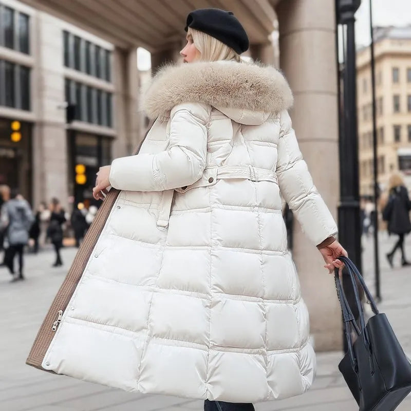 Bonnie - Manteau d'hiver long avec capuche en fourrure et ceinture pour femme