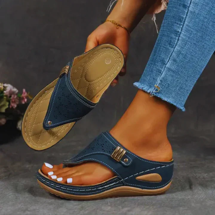 Céline - Sandales compensées en cuir PU avec clip-toe pour femme