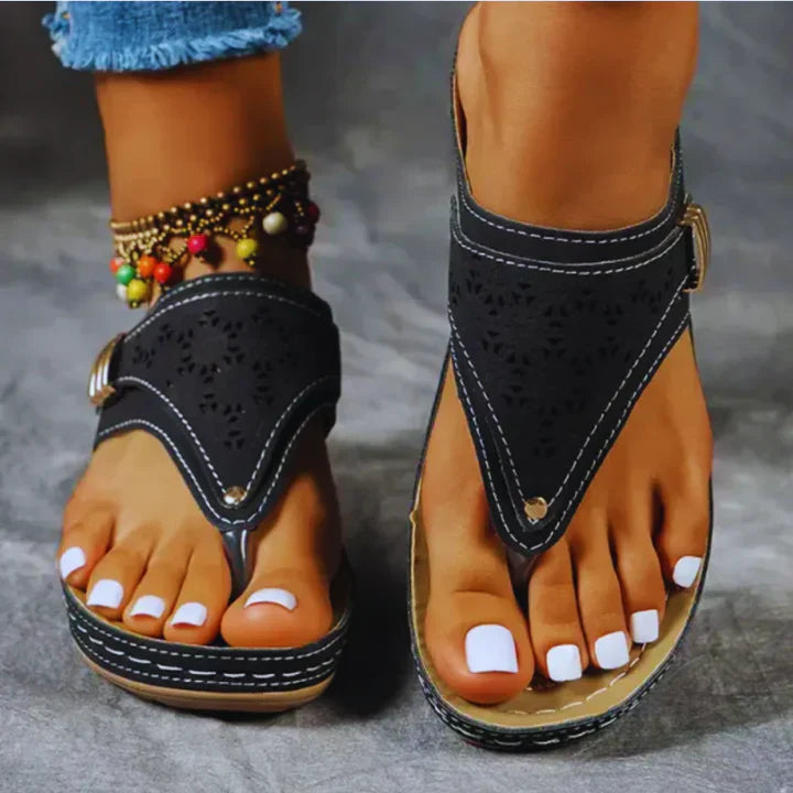 Céline - Sandales compensées en cuir PU avec clip-toe pour femme