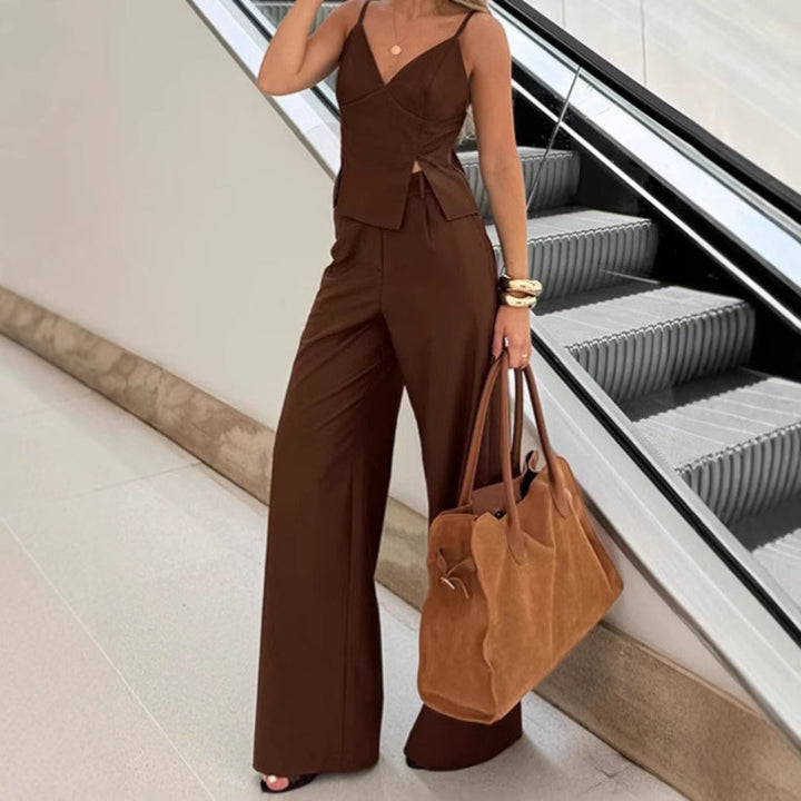 Ensemble pantalon femme avec bretelles et décolleté en V minimaliste - Renata