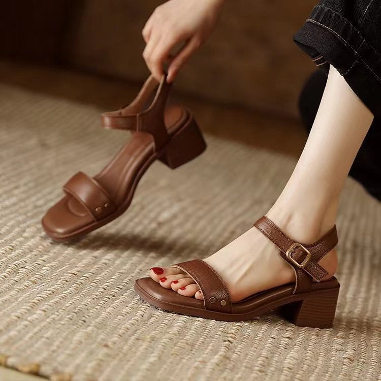 Sandales à bout carré pour femmes avec talon large et bride réglable - Mireille