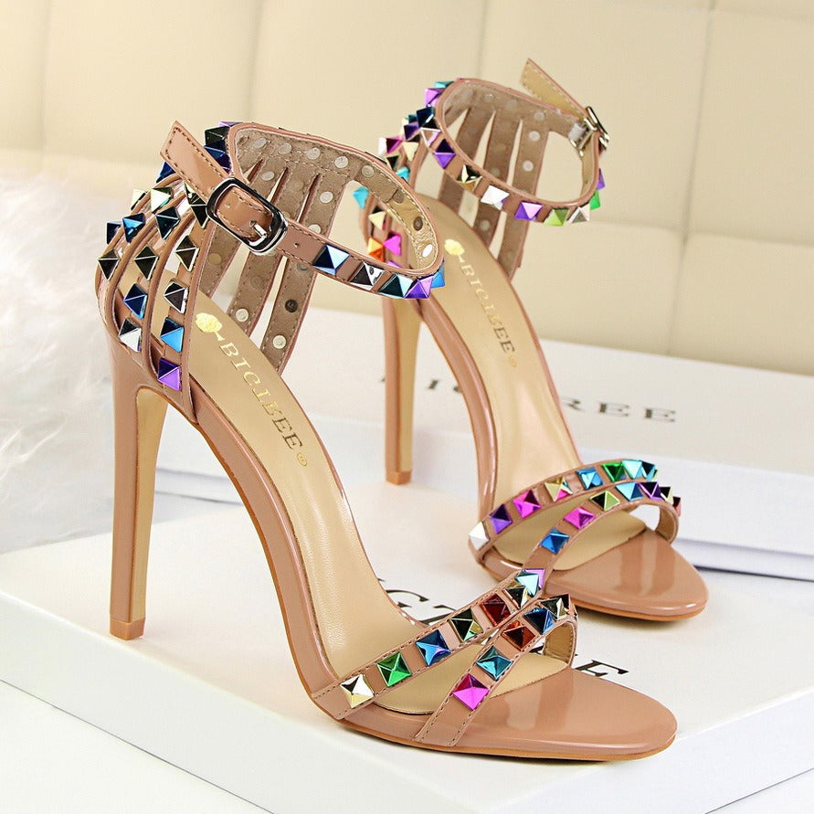 Sandales à talons de style romain pour femmes avec applications métalliques - Valeria