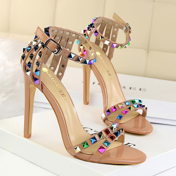Sandales à talons de style romain pour femmes avec applications métalliques - Valeria