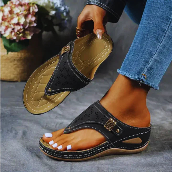 Céline - Sandales compensées en cuir PU avec clip-toe pour femme