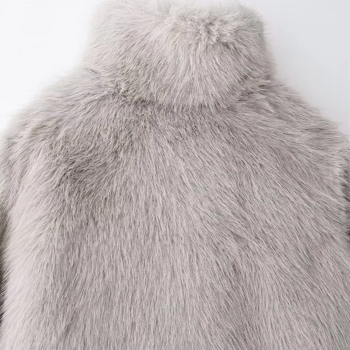 Manteau court pour femme en élégante fourrure synthétique végétalienne - Yuliana