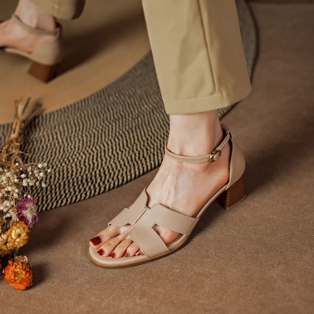 Sandales plates pour femmes en cuir synthétique au design minimaliste - Martina