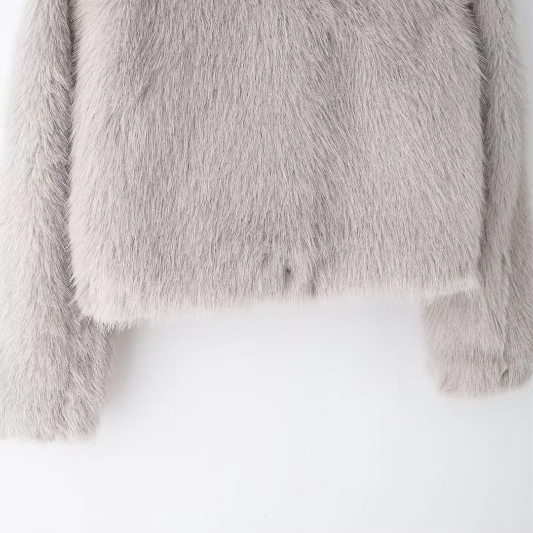 Manteau court pour femme en élégante fourrure synthétique végétalienne - Yuliana