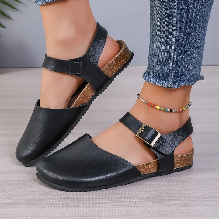 Sandales plates pour femmes, bout fermé avec boucle - Martina