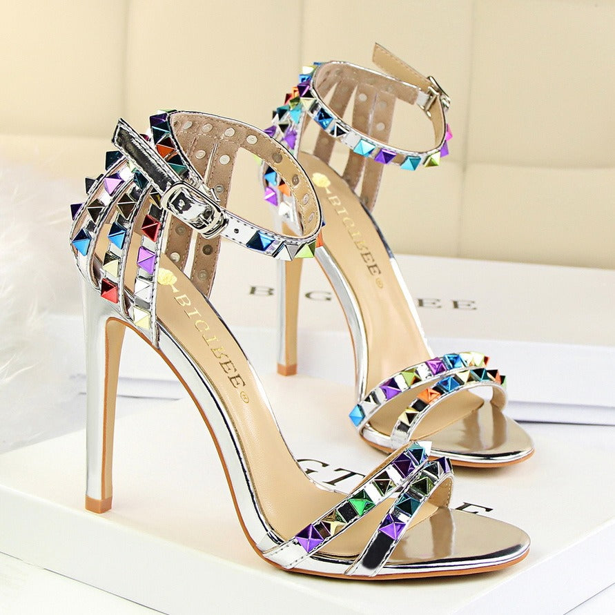 Sandales à talons de style romain pour femmes avec applications métalliques - Valeria