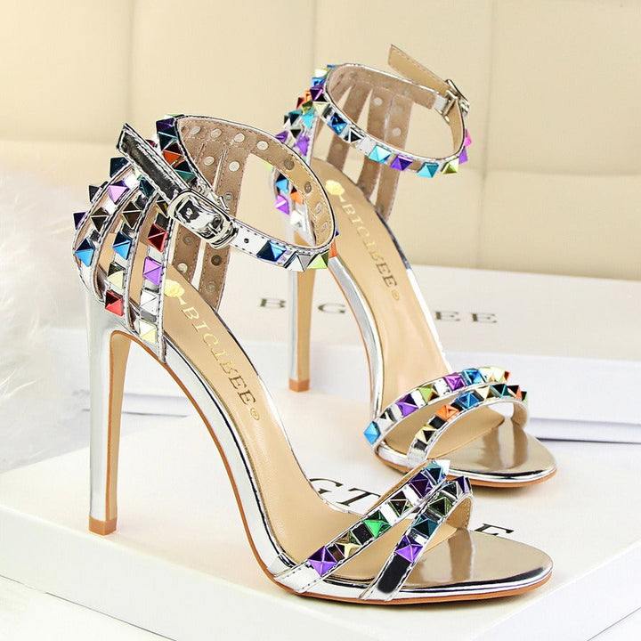 Sandales à talons de style romain pour femmes avec applications métalliques - Valeria