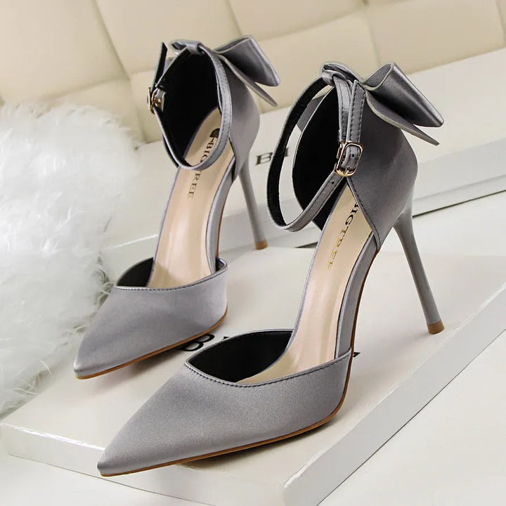 Chaussures à talons en cuir verni pour femmes avec détails métalliques - Adriana