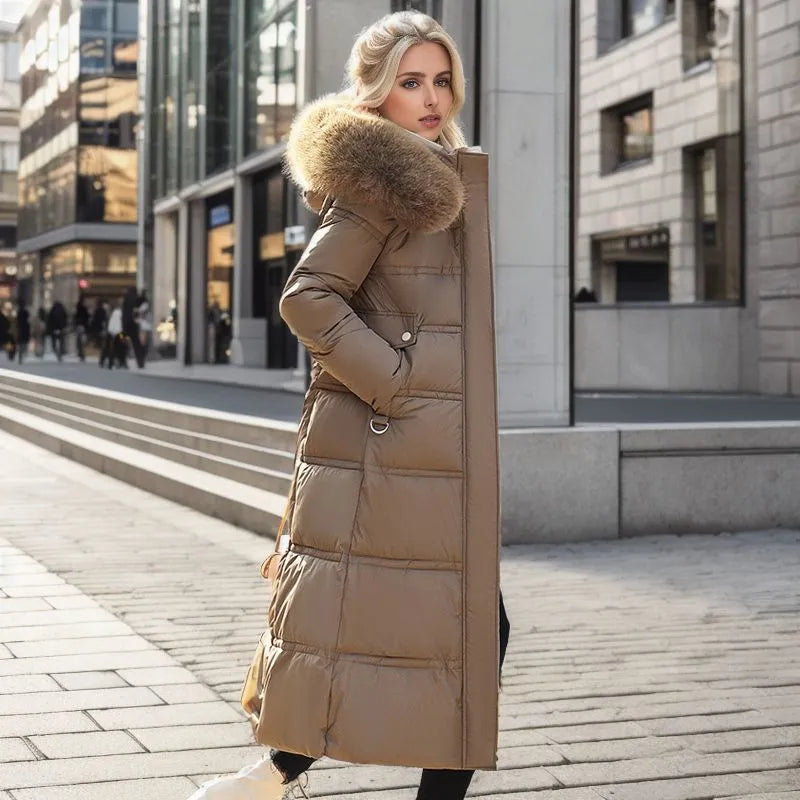 Bonnie - Manteau d'hiver long avec capuche en fourrure et ceinture pour femme