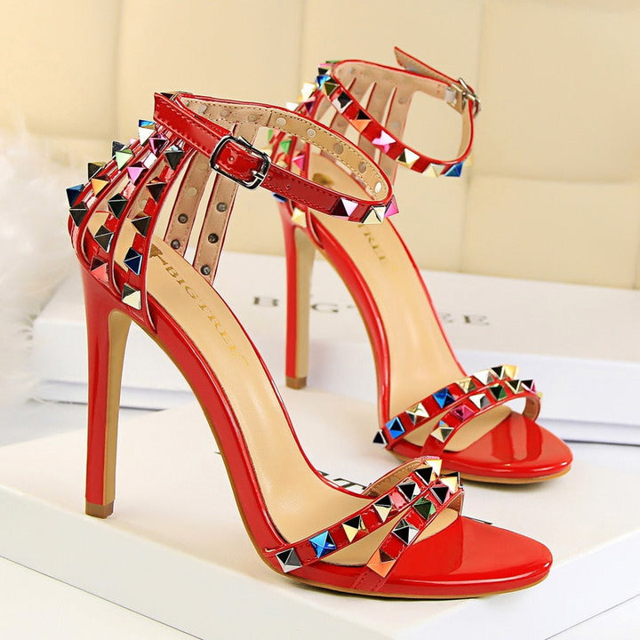 Sandales à talons de style romain pour femmes avec applications métalliques - Valeria