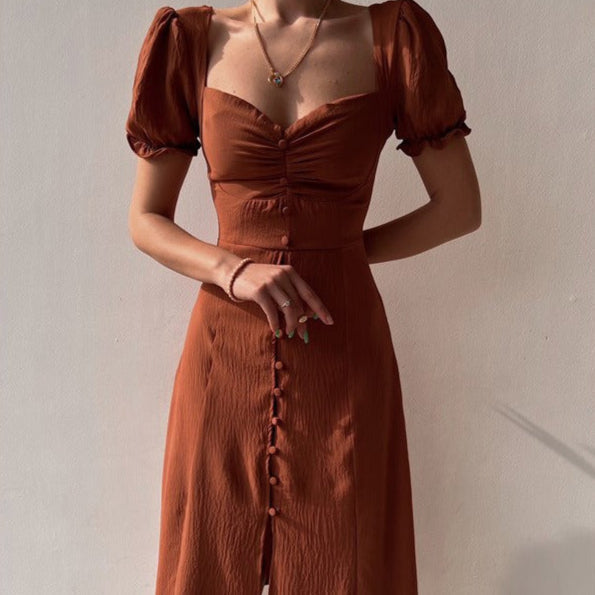 Robe midi pour femme avec boutons décoratifs dans un style romantique - Clara