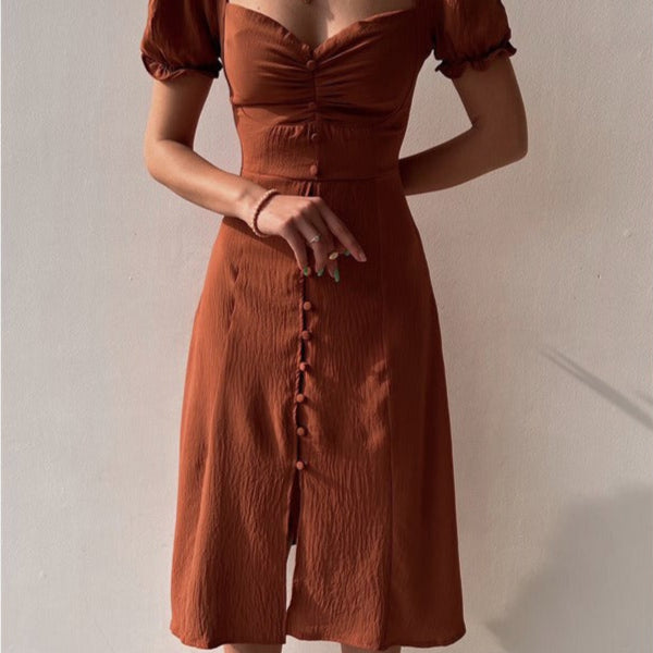 Robe midi pour femme avec boutons décoratifs dans un style romantique - Clara