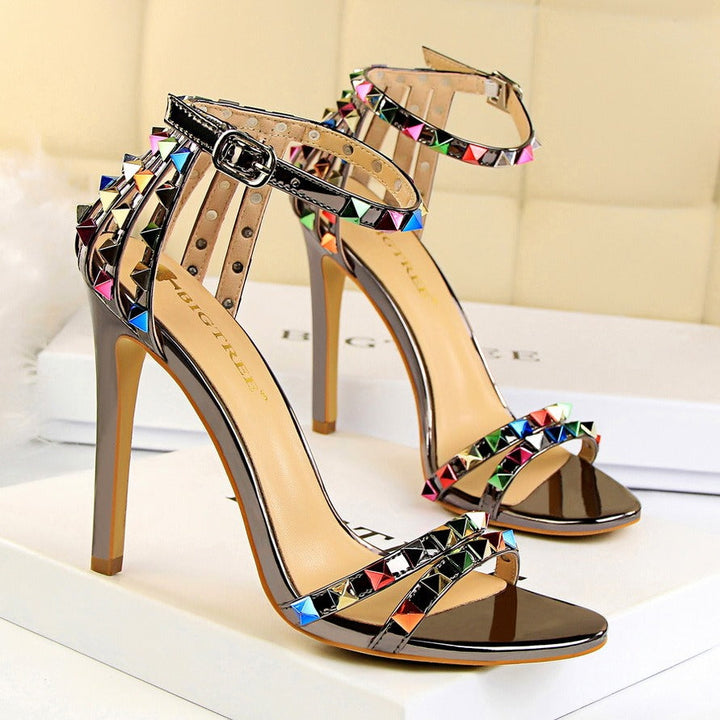 Sandales à talons de style romain pour femmes avec applications métalliques - Valeria