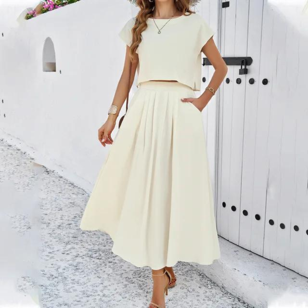 Ensemble élégant composé d'un top et d'une jupe longue et fluide, parfait pour un look raffiné et moderne, idéal pour les soirées spéciales.