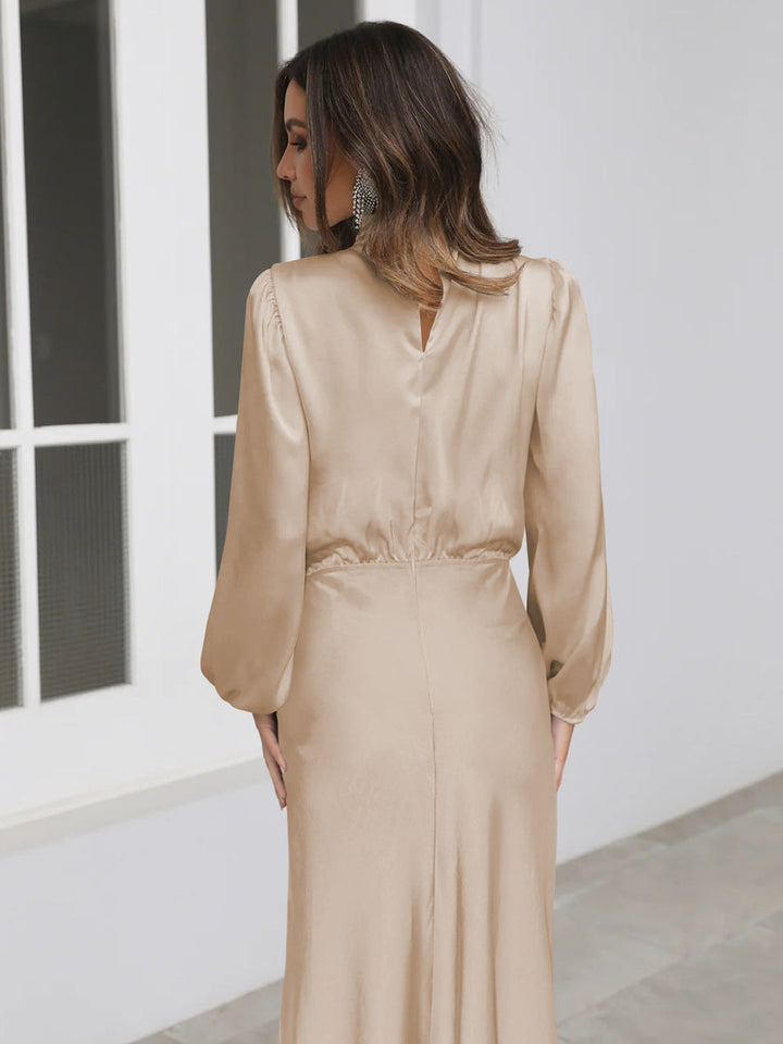 Robe féminine en satin à manches longues et col montant - Eleonora