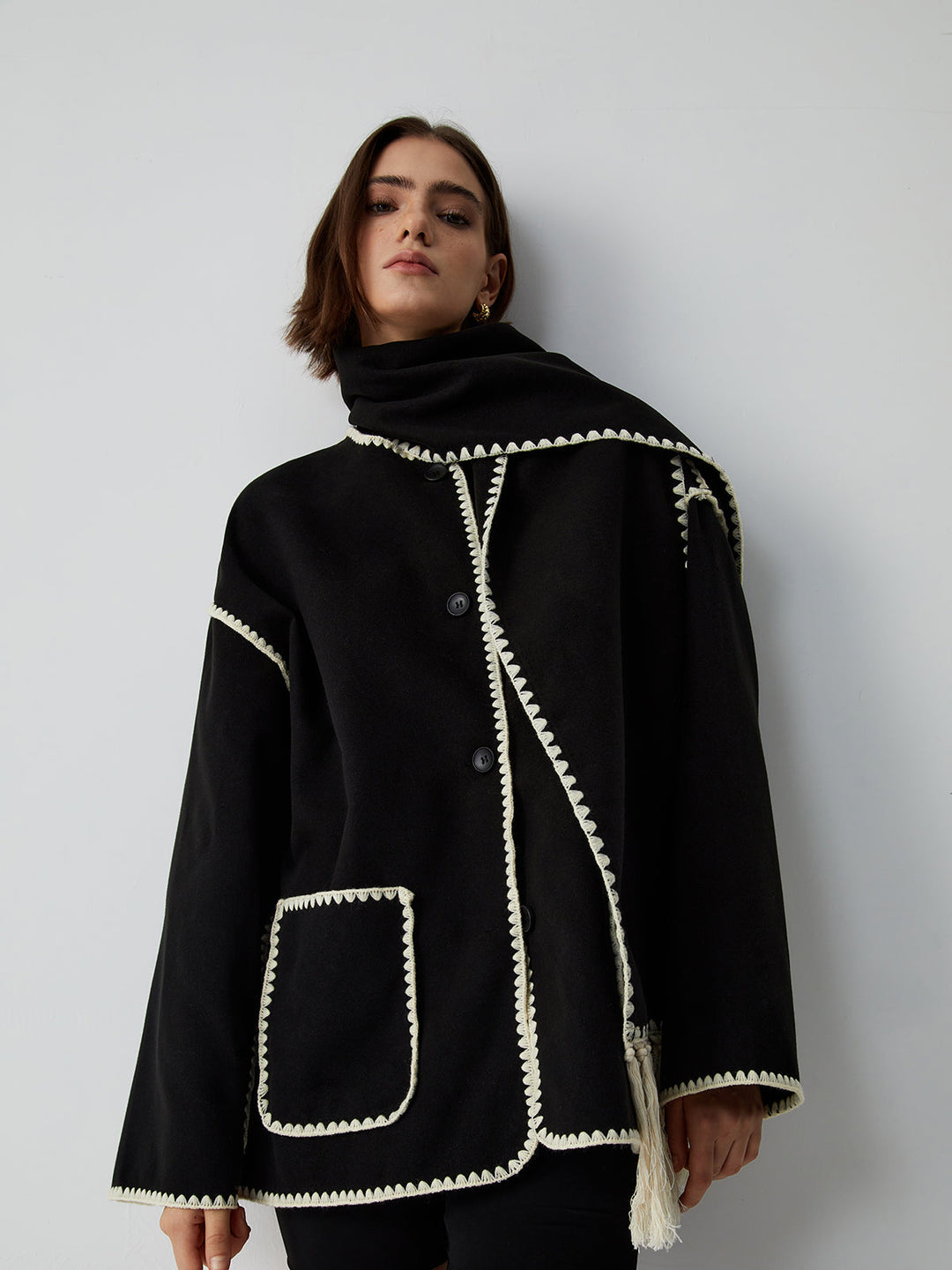 Veste pour femmes avec passepoils contrastés et écharpe élégante - Alesha