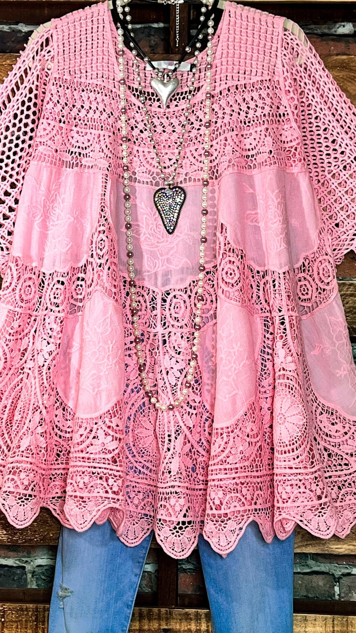 Liora - Robe féerique de style bohème avec tunique en dentelle florale rose