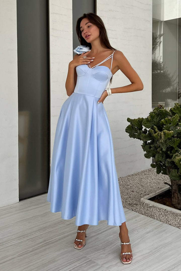 Clara - Robe femme avec découpe et bretelles ton bleu