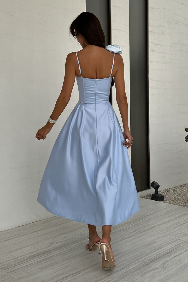 Clara - Robe femme avec découpe et bretelles ton bleu