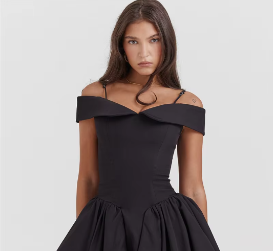 Karli - Robe de soirée flatteuse à épaules tombantes