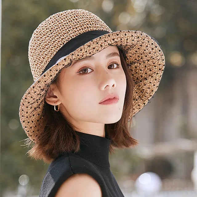 Chapeau d'été à pois avec broderie ajourée pour le chic