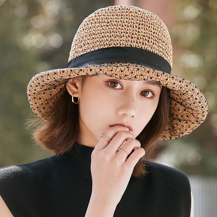 Chapeau d'été à pois avec broderie ajourée pour le chic