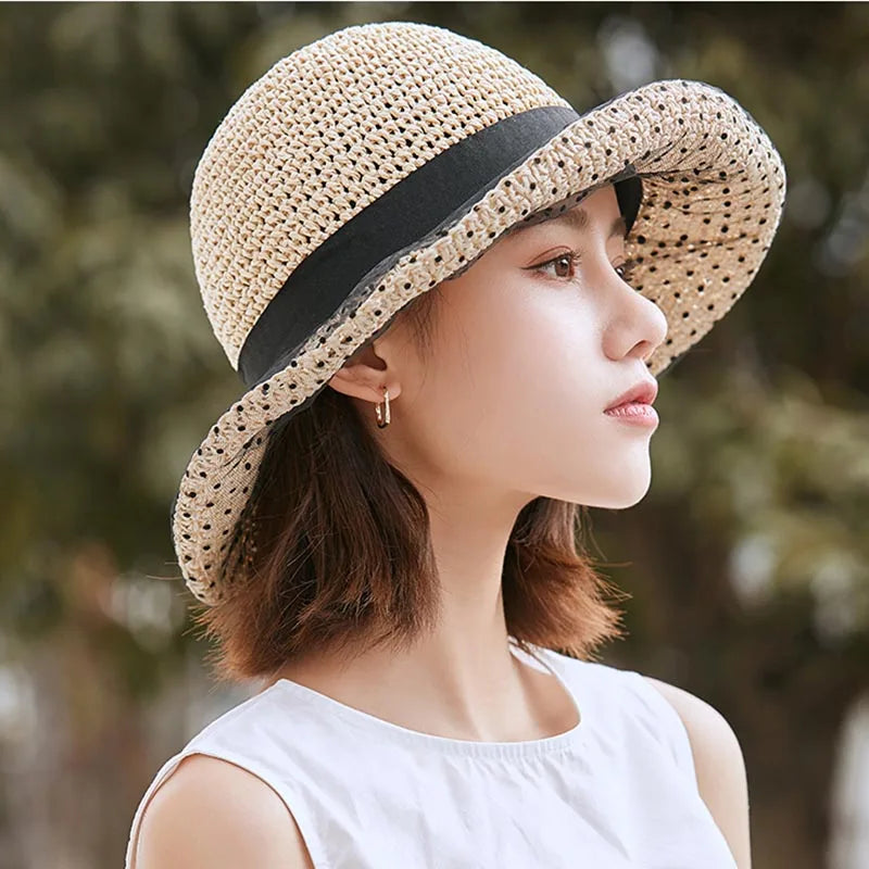 Chapeau d'été à pois avec broderie ajourée pour le chic