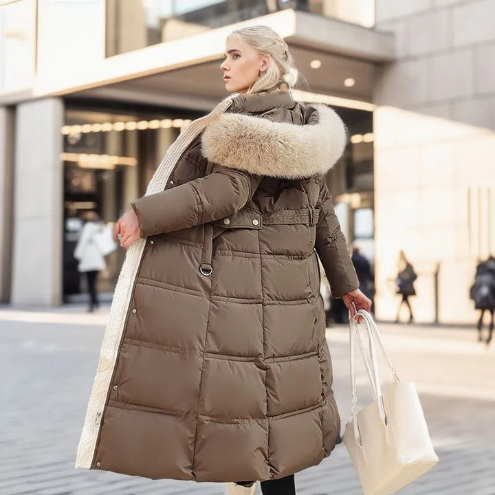 Bonnie - Manteau d'hiver long avec capuche en fourrure et ceinture pour femme