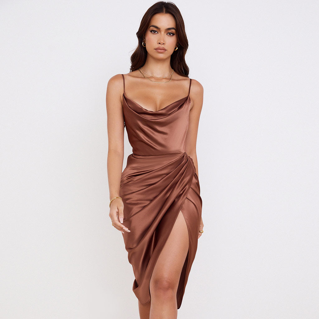 Jamie - Robe midi en satin plissé à col bénitier et à fente asymétrique