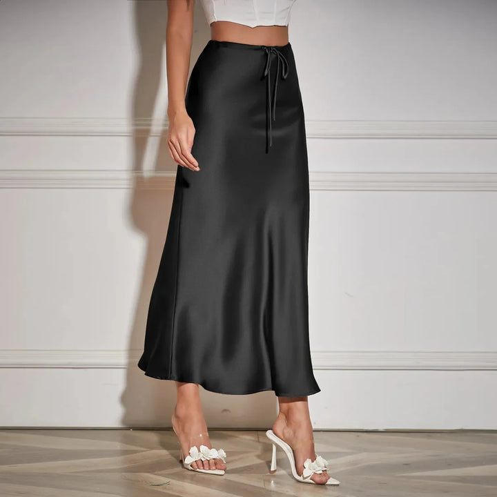 Jupe taille haute en satin avec liens, élégante et tendance, parfaite pour un look sophistiqué et moderne