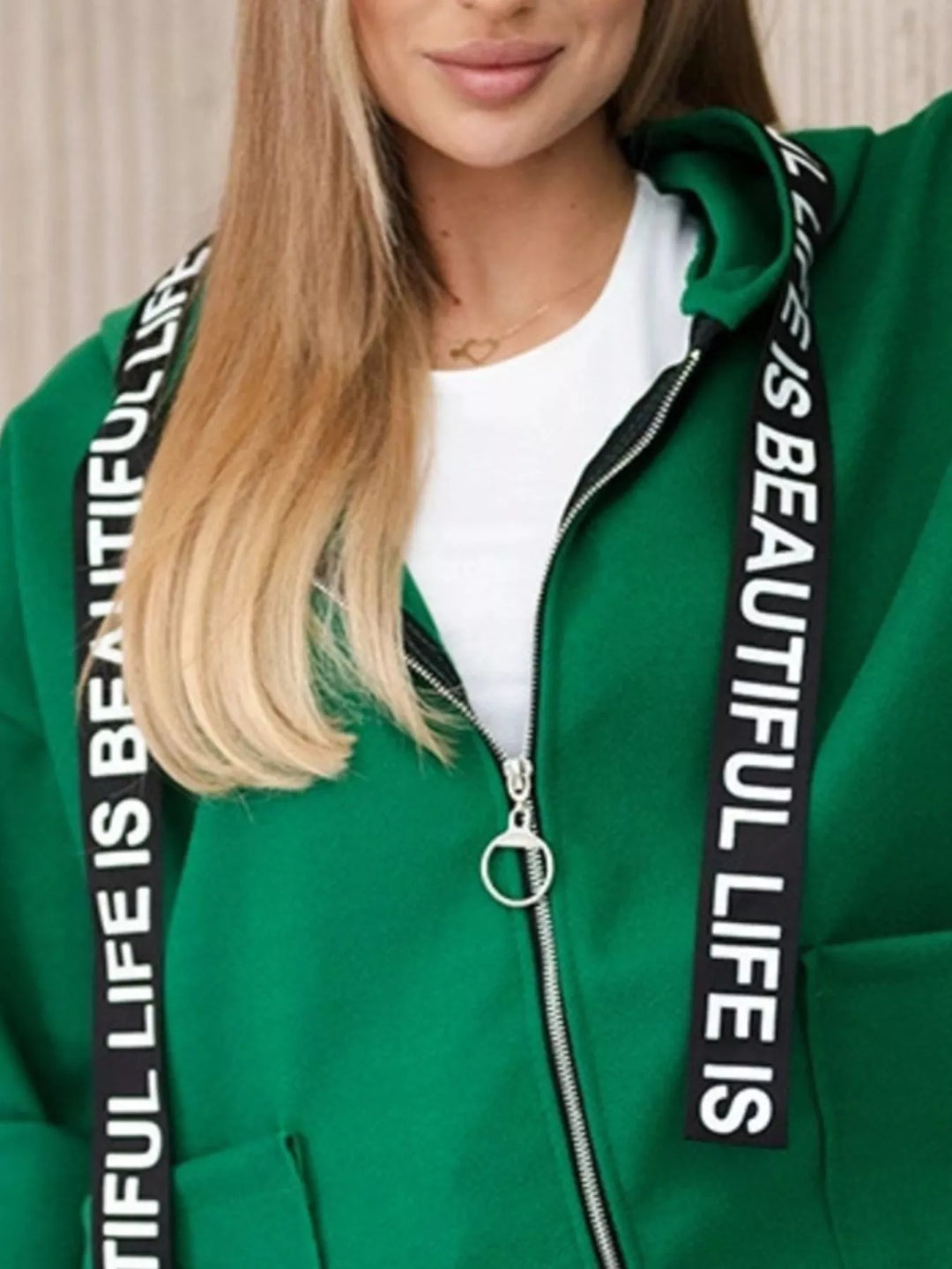 Manteau à capuche moderne pour femmes - Nelya